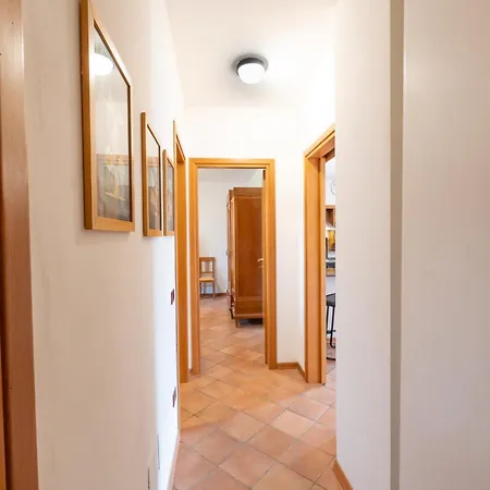 Con Piscina E Terrazzo