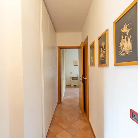 Con Piscina E Terrazzo