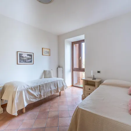 Apartmán Con Piscina E Terrazzo *