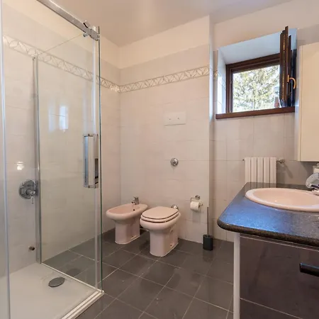 Con Piscina E Terrazzo *