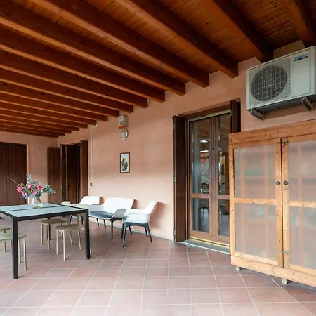 Con Piscina E Terrazzo *